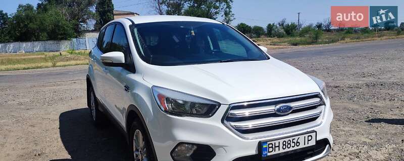 Внедорожник / Кроссовер Ford Kuga 2017 в Болграде