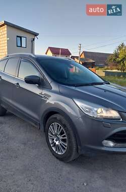 Внедорожник / Кроссовер Ford Kuga 2013 в 