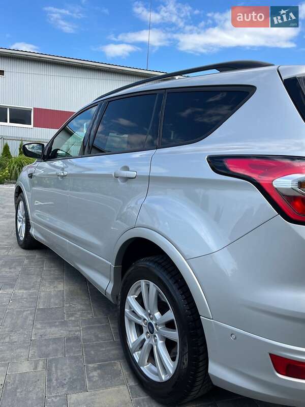 Внедорожник / Кроссовер Ford Kuga 2019 в Луцке
