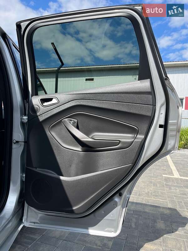 Внедорожник / Кроссовер Ford Kuga 2019 в Луцке