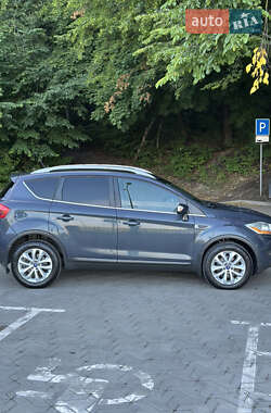 Позашляховик / Кросовер Ford Kuga 2011 в 