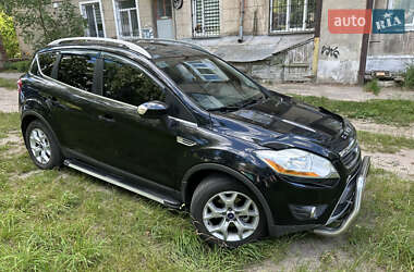 Позашляховик / Кросовер Ford Kuga 2012 в 