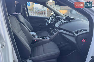 Внедорожник / Кроссовер Ford Kuga 2016 в 