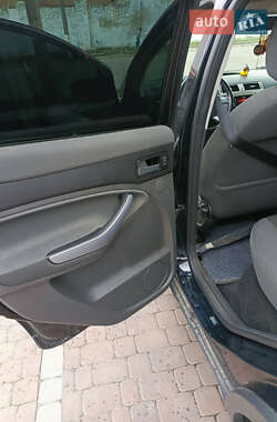 Внедорожник / Кроссовер Ford Kuga 2012 в 