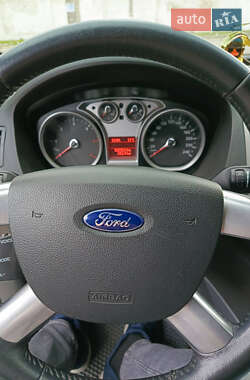 Внедорожник / Кроссовер Ford Kuga 2012 в 