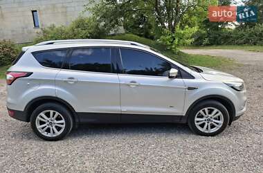 Внедорожник / Кроссовер Ford Kuga 2017 в 