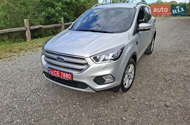 Внедорожник / Кроссовер Ford Kuga 2017 в 