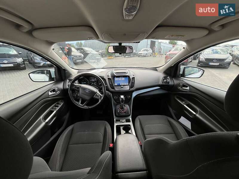 Внедорожник / Кроссовер Ford Kuga 2017 в Львове