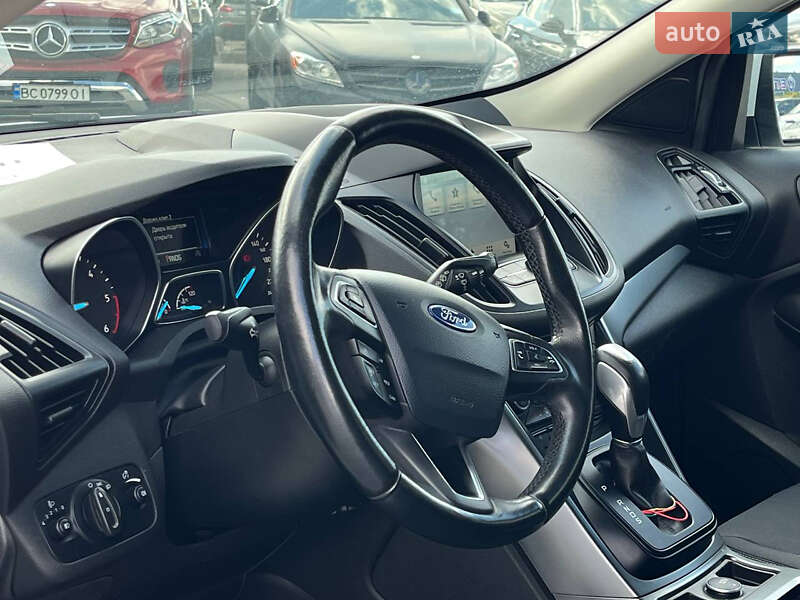 Внедорожник / Кроссовер Ford Kuga 2017 в Львове