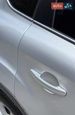 Внедорожник / Кроссовер Ford Kuga 2012 в 
