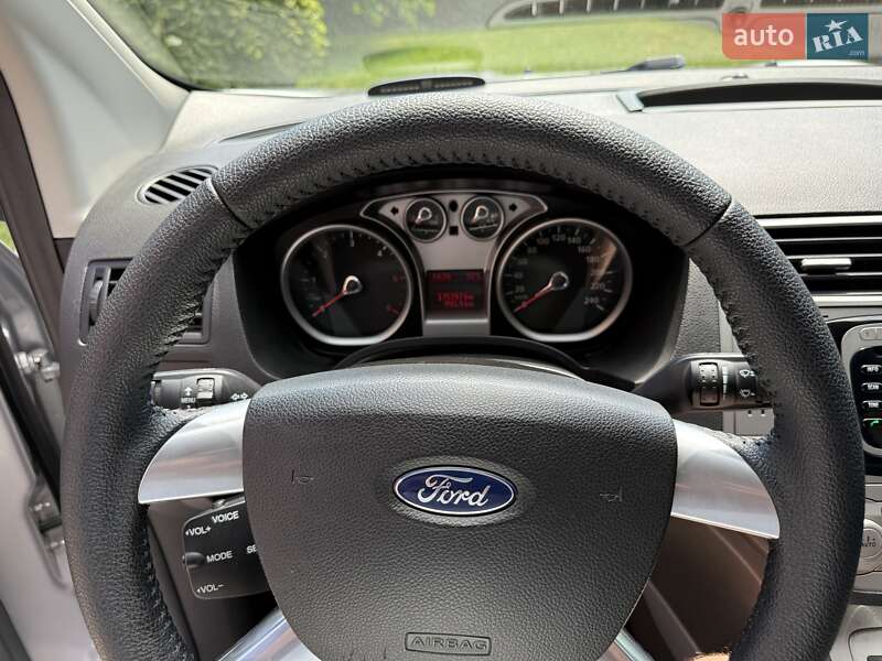 Внедорожник / Кроссовер Ford Kuga 2012 в Каменец-Подольском