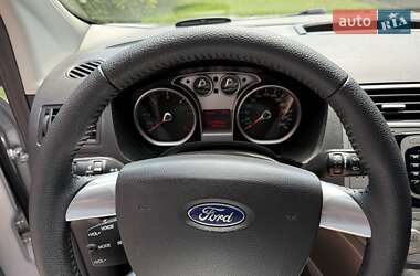 Внедорожник / Кроссовер Ford Kuga 2012 в 
