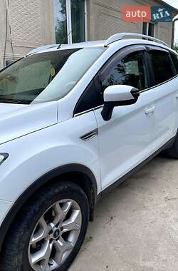 Внедорожник / Кроссовер Ford Kuga 2010 в 