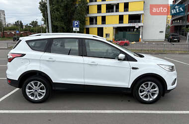 Внедорожник / Кроссовер Ford Kuga 2019 в 