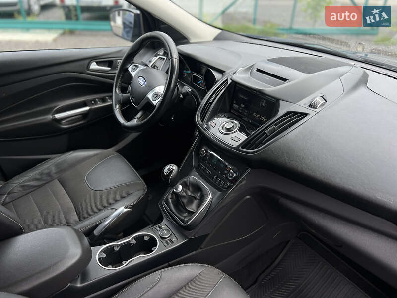 Внедорожник / Кроссовер Ford Kuga 2016 в Ужгороде
