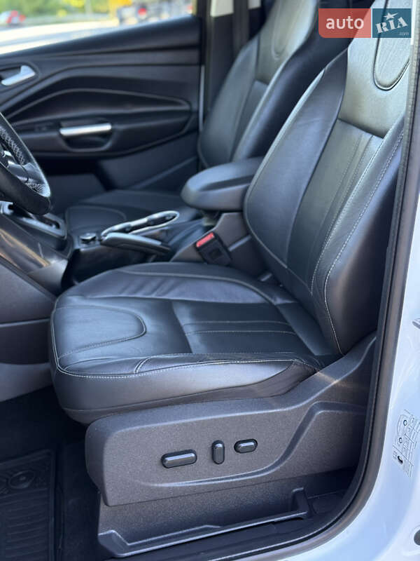 Внедорожник / Кроссовер Ford Kuga 2015 в Дубно