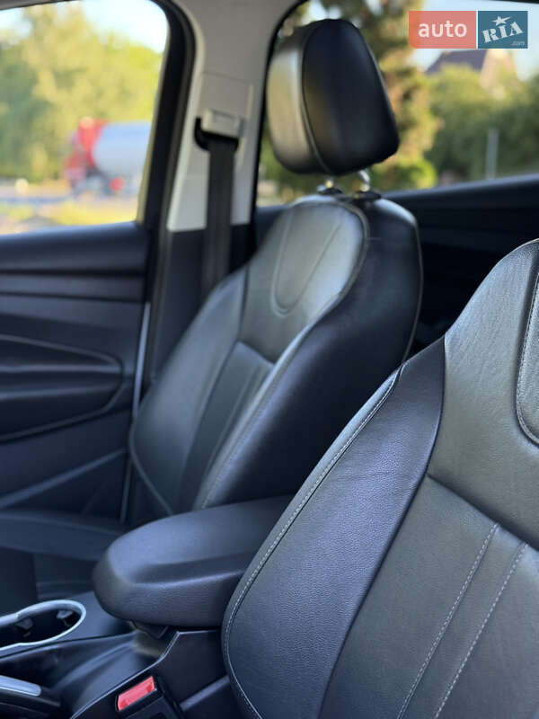 Внедорожник / Кроссовер Ford Kuga 2015 в Дубно