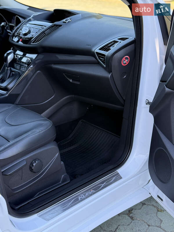 Внедорожник / Кроссовер Ford Kuga 2015 в Дубно