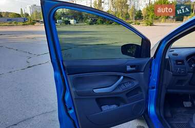 Внедорожник / Кроссовер Ford Kuga 2010 в 
