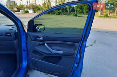 Внедорожник / Кроссовер Ford Kuga 2010 в 
