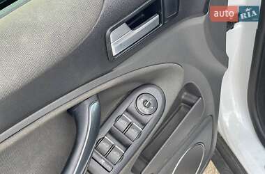 Внедорожник / Кроссовер Ford Kuga 2012 в 