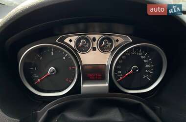 Внедорожник / Кроссовер Ford Kuga 2012 в 
