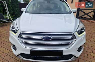 Внедорожник / Кроссовер Ford Kuga 2019 в 