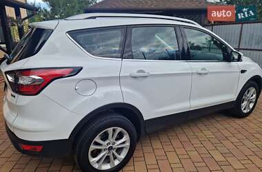 Внедорожник / Кроссовер Ford Kuga 2019 в 