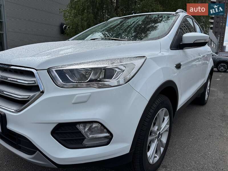 Позашляховик / Кросовер Ford Kuga 2019 в Києві