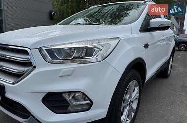 Внедорожник / Кроссовер Ford Kuga 2019 в 