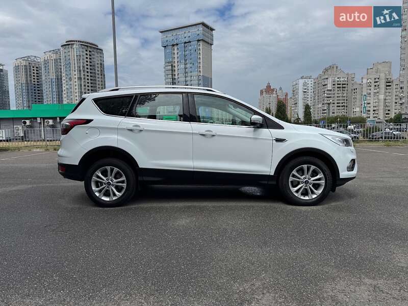 Позашляховик / Кросовер Ford Kuga 2019 в Києві