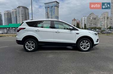 Внедорожник / Кроссовер Ford Kuga 2019 в 