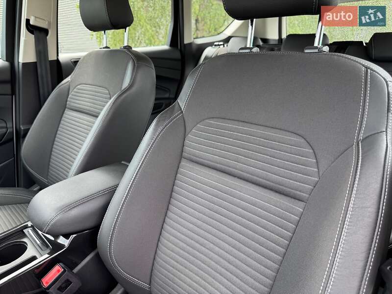 Позашляховик / Кросовер Ford Kuga 2019 в Києві
