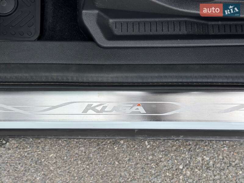 Позашляховик / Кросовер Ford Kuga 2019 в Києві