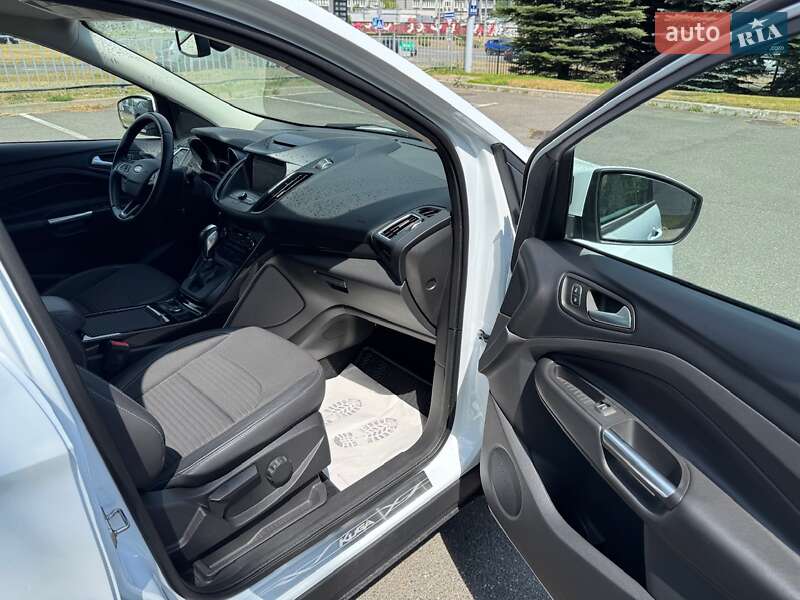 Позашляховик / Кросовер Ford Kuga 2019 в Києві