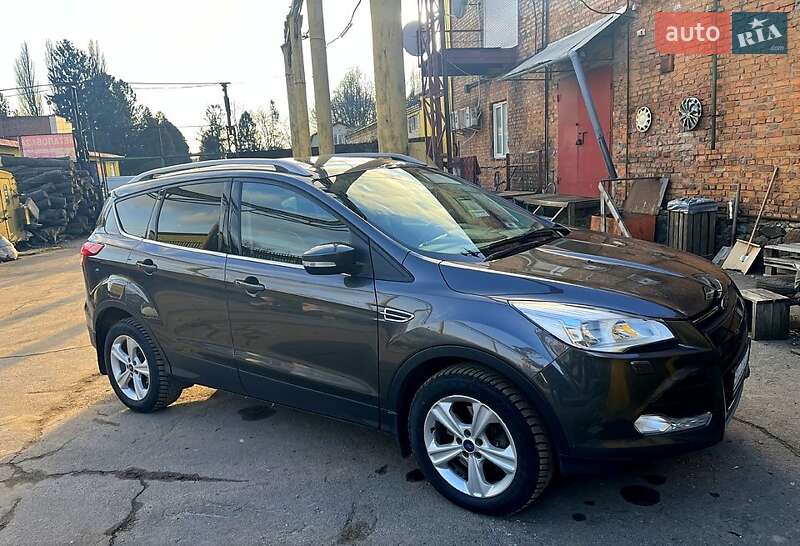 Внедорожник / Кроссовер Ford Kuga 2015 в 