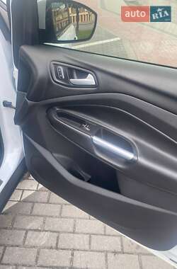 Внедорожник / Кроссовер Ford Kuga 2015 в 