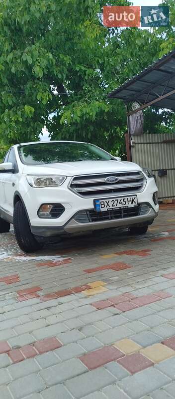 Внедорожник / Кроссовер Ford Kuga 2017 в Каменец-Подольском