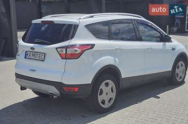 Внедорожник / Кроссовер Ford Kuga 2019 в 