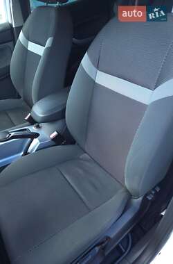 Внедорожник / Кроссовер Ford Kuga 2011 в 