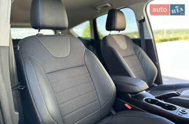 Внедорожник / Кроссовер Ford Kuga 2013 в 