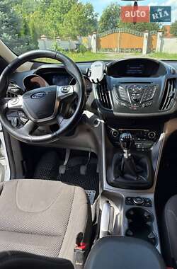 Внедорожник / Кроссовер Ford Kuga 2015 в 