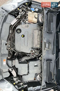 Внедорожник / Кроссовер Ford Kuga 2011 в 