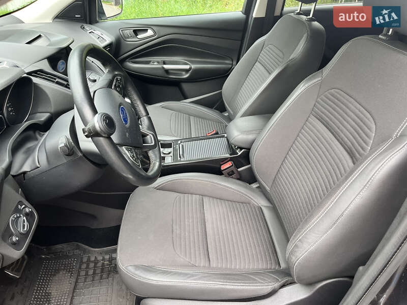 Позашляховик / Кросовер Ford Kuga 2019 в Києві