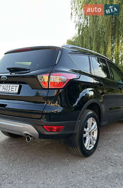 Внедорожник / Кроссовер Ford Kuga 2017 в 