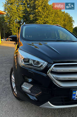 Внедорожник / Кроссовер Ford Kuga 2017 в 