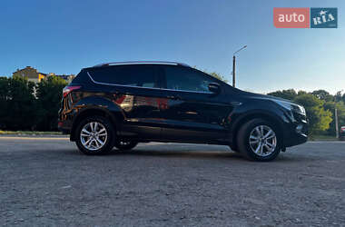 Внедорожник / Кроссовер Ford Kuga 2017 в 
