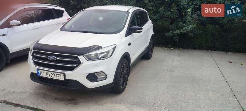 Внедорожник / Кроссовер Ford Kuga 2017 в 