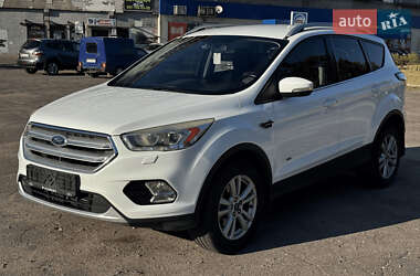 Внедорожник / Кроссовер Ford Kuga 2017 в Каменском