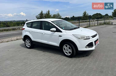 Позашляховик / Кросовер Ford Kuga 2016 в Києві